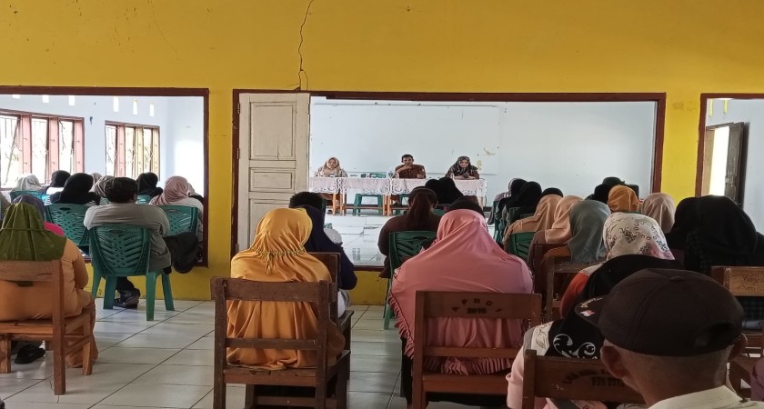 Perkuat Sinergi dengan Orang Tua, SMKN 1 Paguyaman Sukses Selenggarakan Rapat Koordinasi dan Penyerahan Rapot Semester